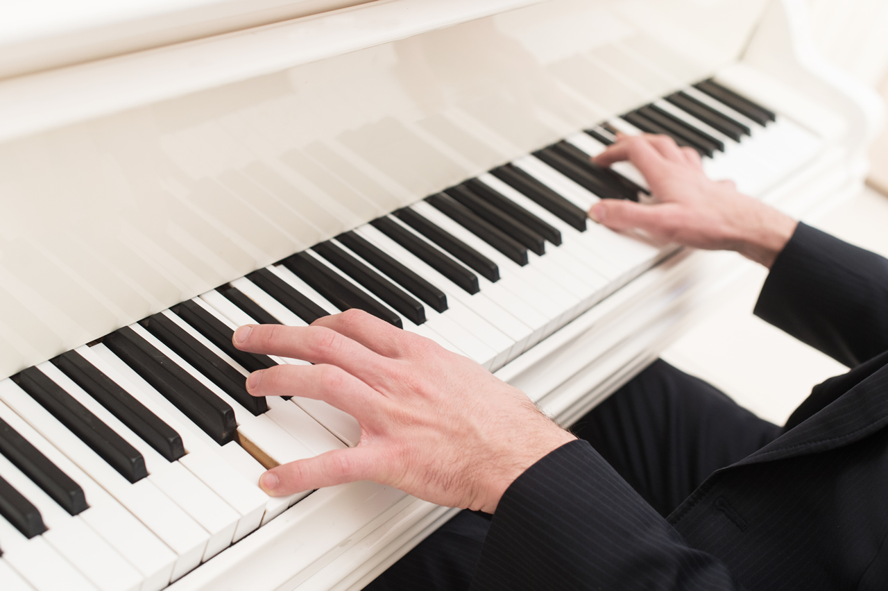 why-piano-keys-are-black-and-white