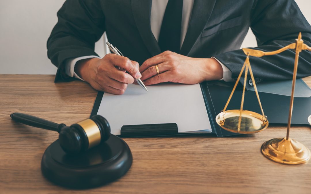 How to Choose the Best Corporate Lawyer: 5 Tips